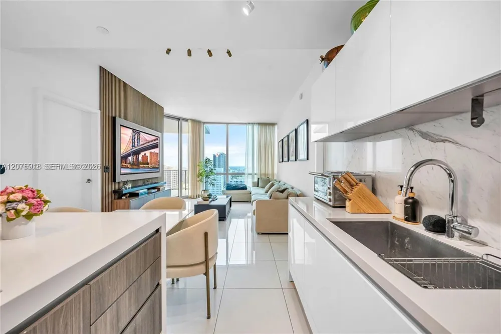 851 NE 1st Ave #2408 Miami, FL 33132