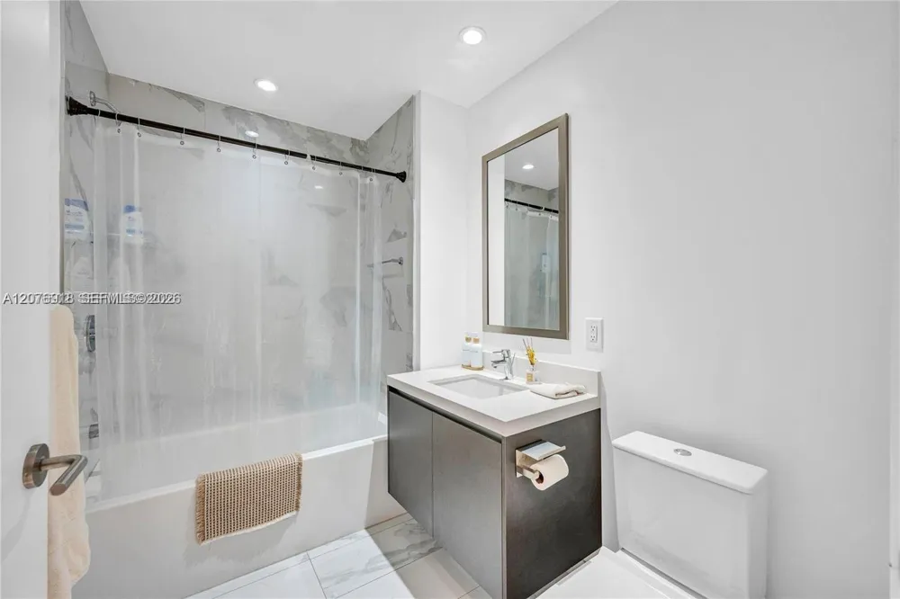 851 NE 1st Ave #2408 Miami, FL 33132