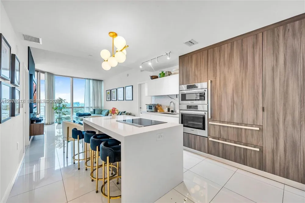 851 NE 1st Ave #2408 Miami, FL 33132