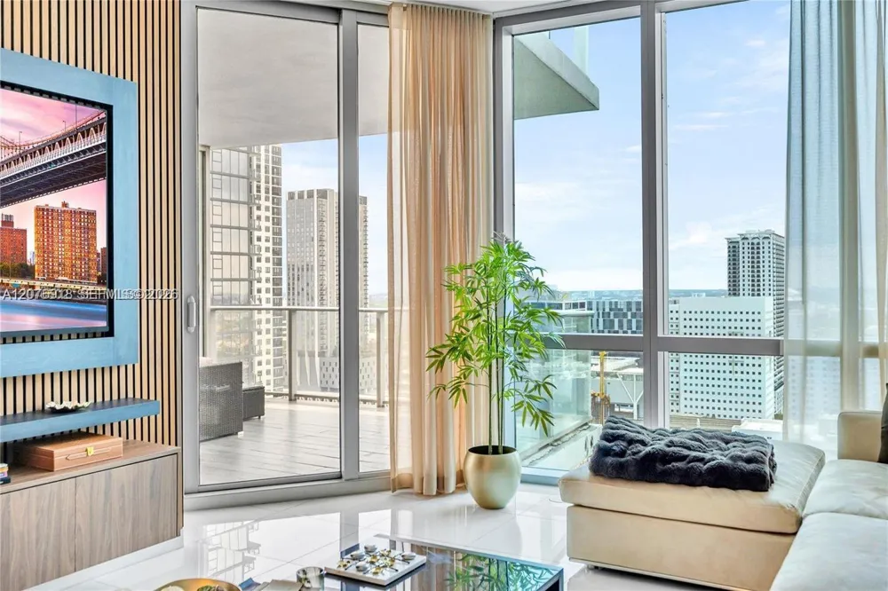 851 NE 1st Ave #2408 Miami, FL 33132