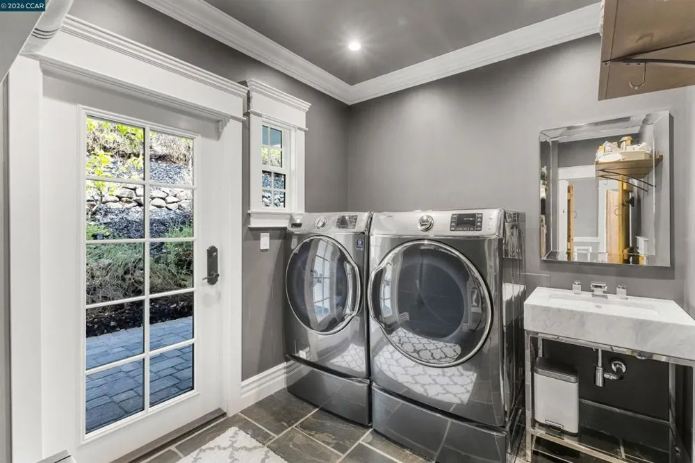 950 Country Lane Walnut Creek, CA 94596