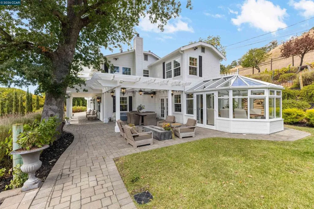 950 Country Lane Walnut Creek, CA 94596