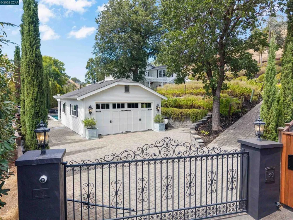 950 Country Lane Walnut Creek, CA 94596