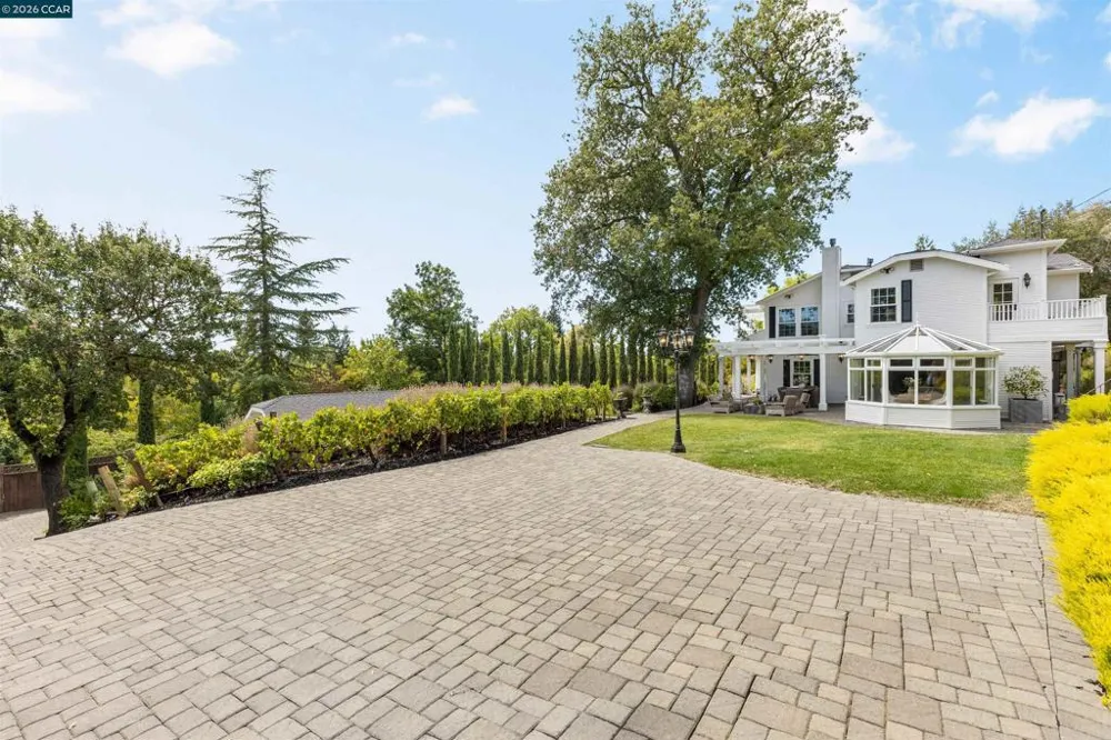 950 Country Lane Walnut Creek, CA 94596