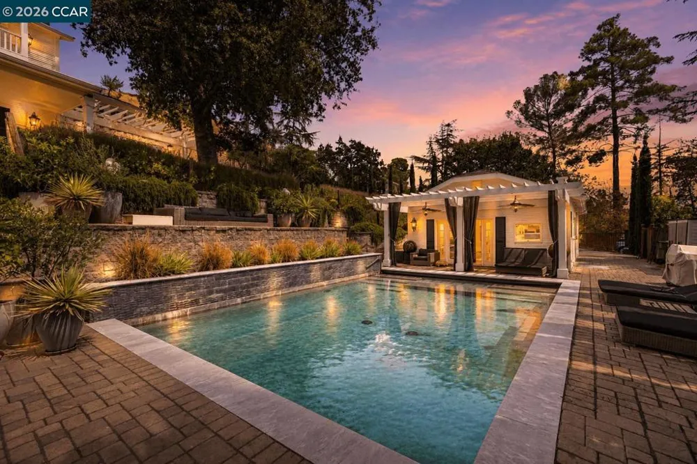 950 Country Lane Walnut Creek, CA 94596