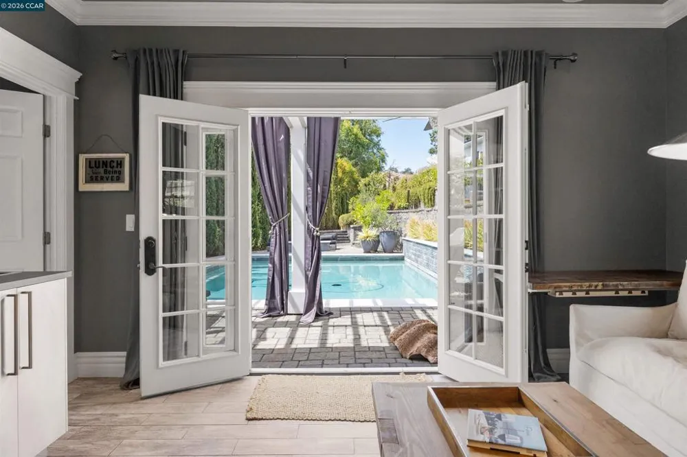 950 Country Lane Walnut Creek, CA 94596