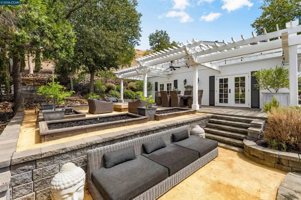 950 Country Lane Walnut Creek, CA 94596