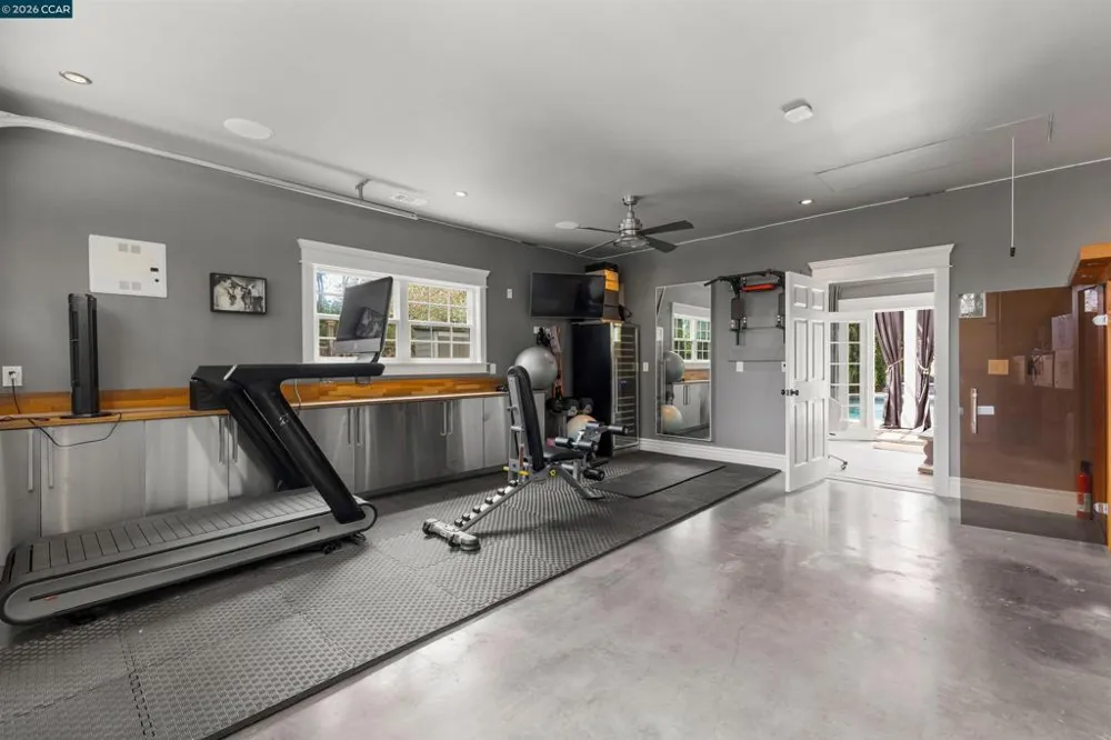950 Country Lane Walnut Creek, CA 94596