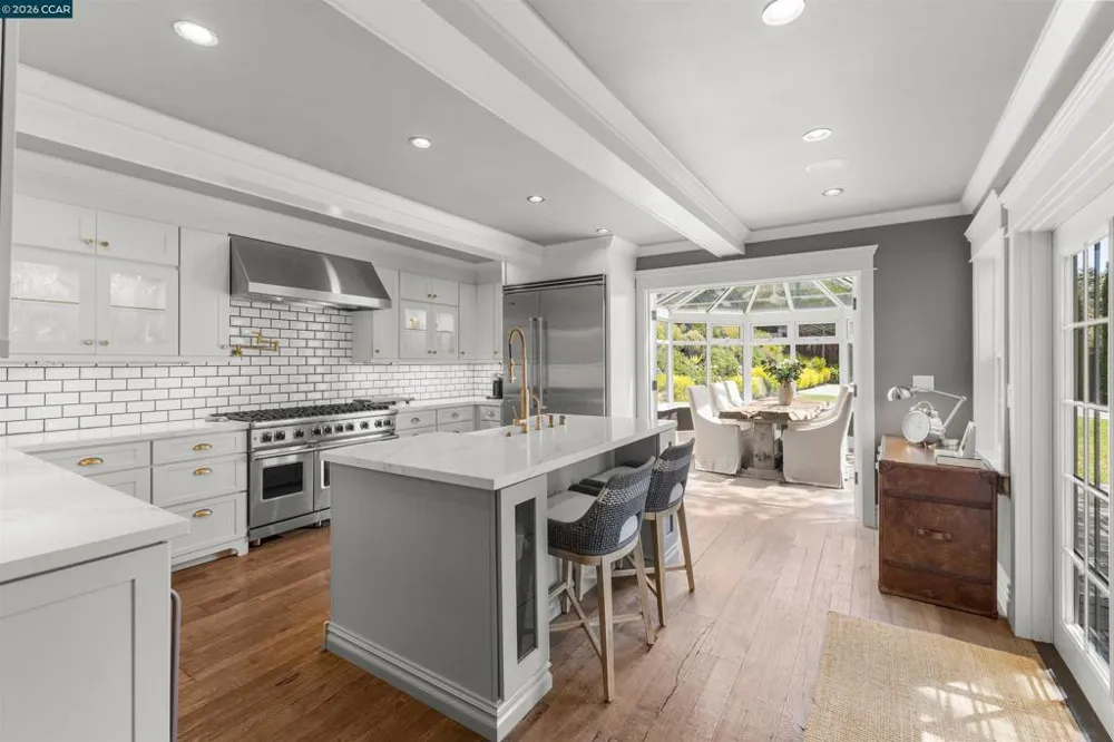 950 Country Lane Walnut Creek, CA 94596