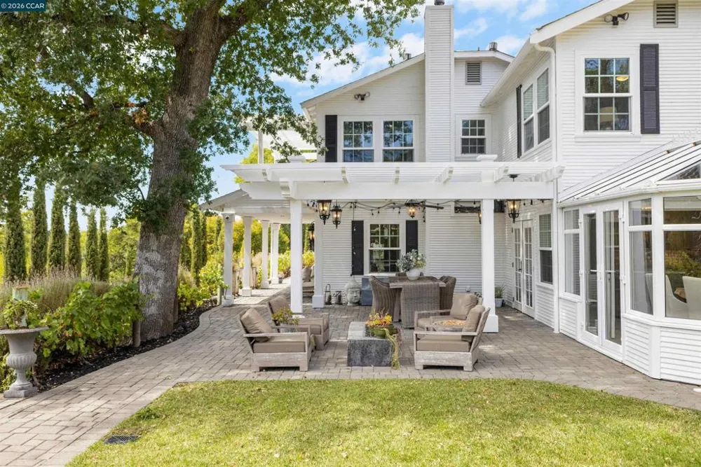 950 Country Lane Walnut Creek, CA 94596