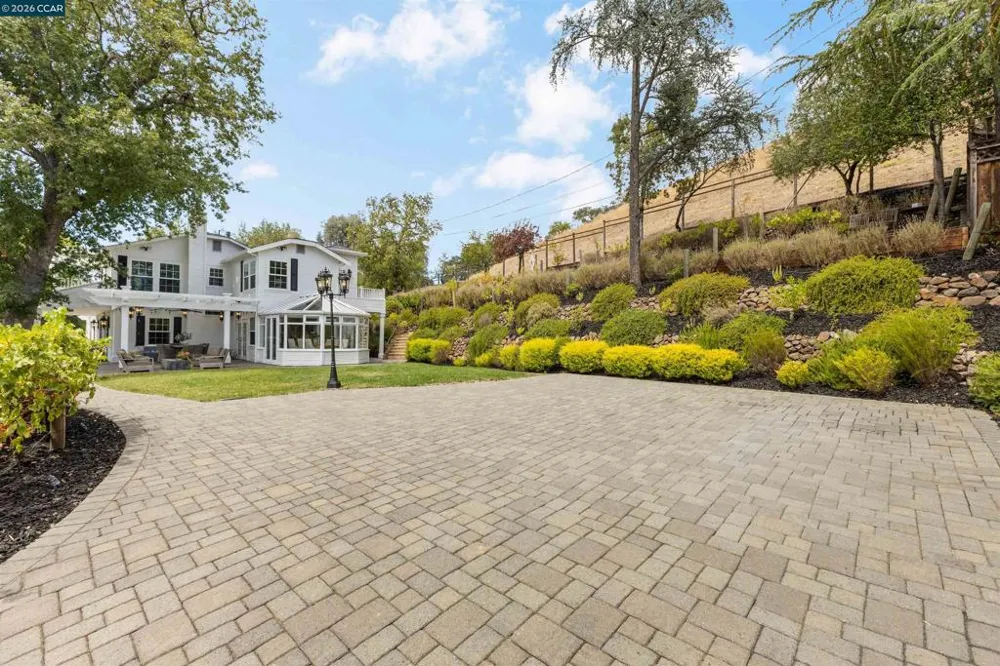 950 Country Lane Walnut Creek, CA 94596