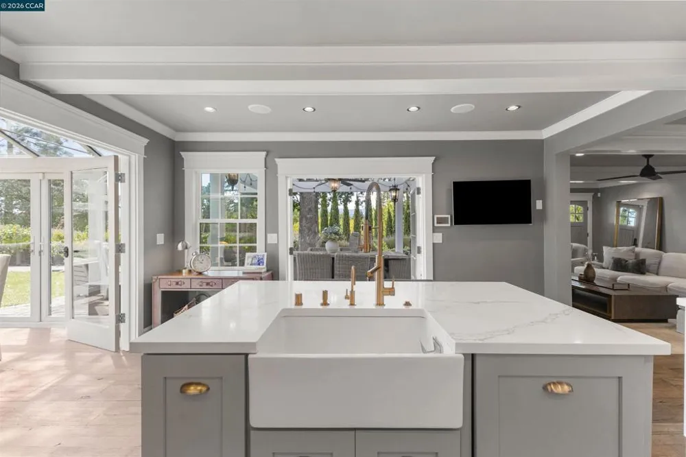 950 Country Lane Walnut Creek, CA 94596