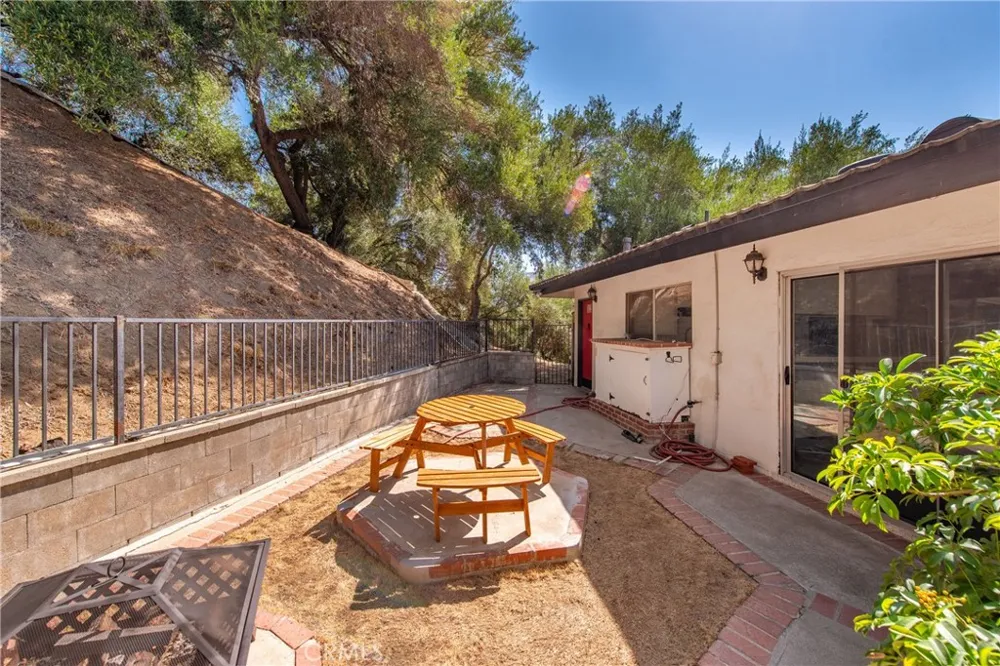 2125 Eastedge Glendale, CA 91206