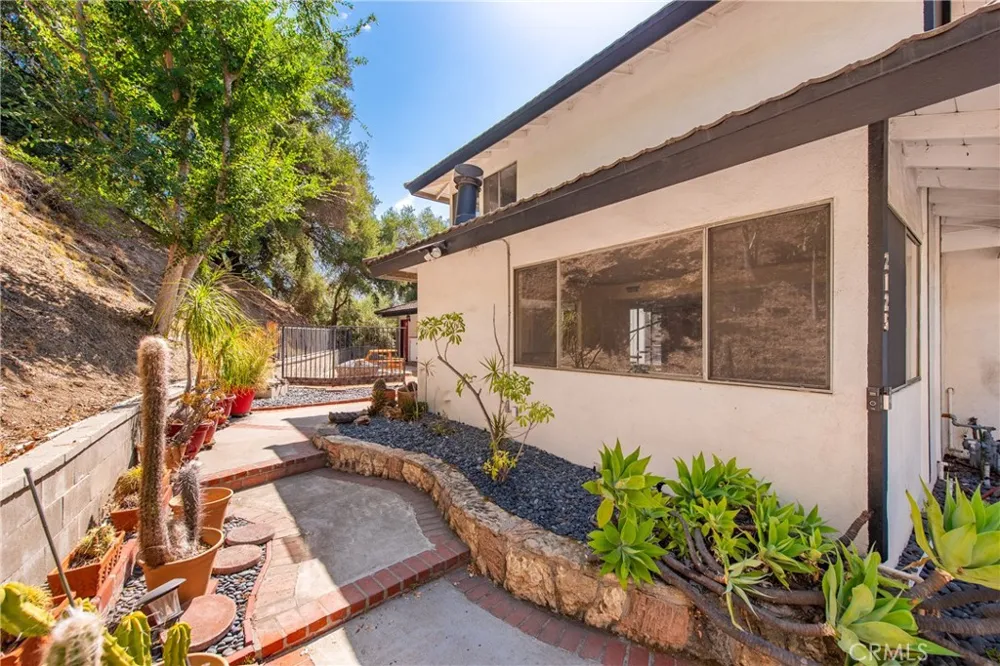 2125 Eastedge Glendale, CA 91206