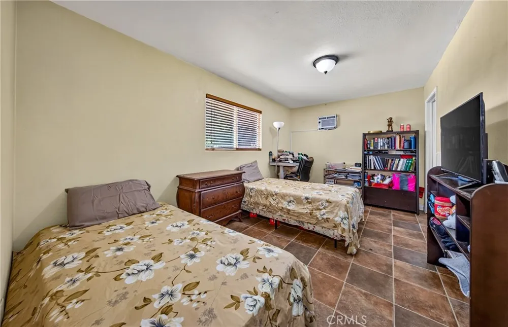 2174 W Lincoln Banning, CA 92220
