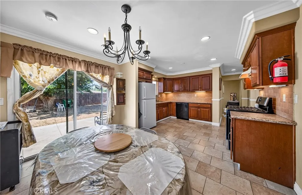 2174 W Lincoln Banning, CA 92220