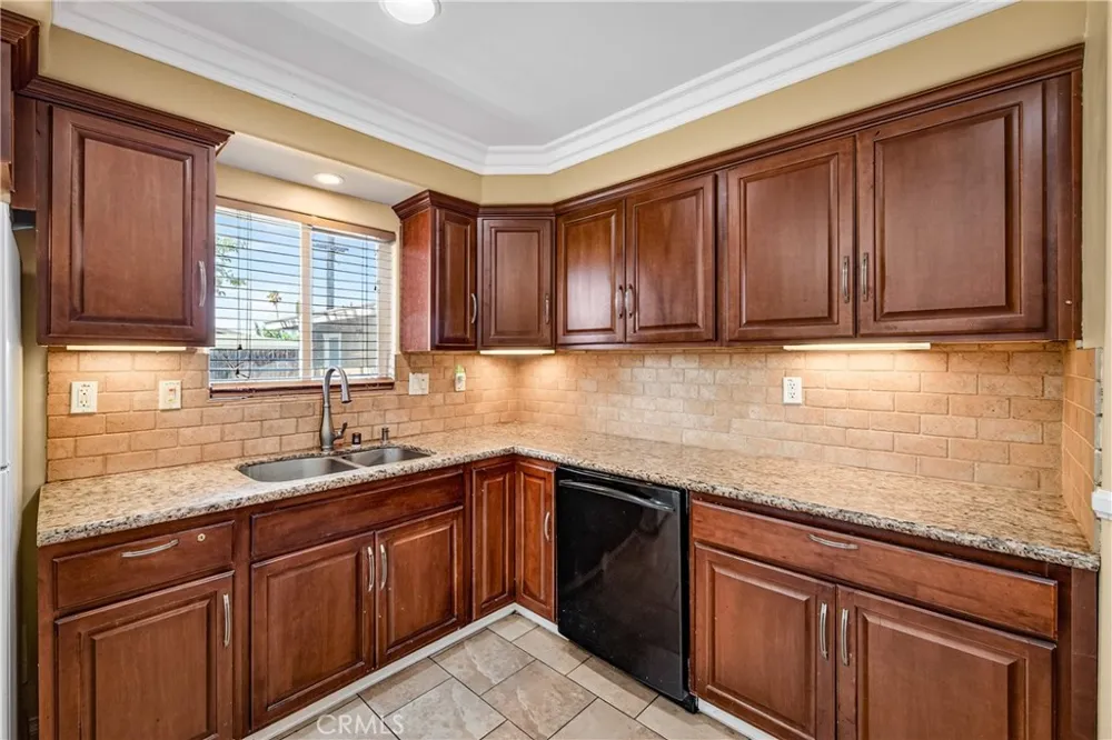 2174 W Lincoln Banning, CA 92220