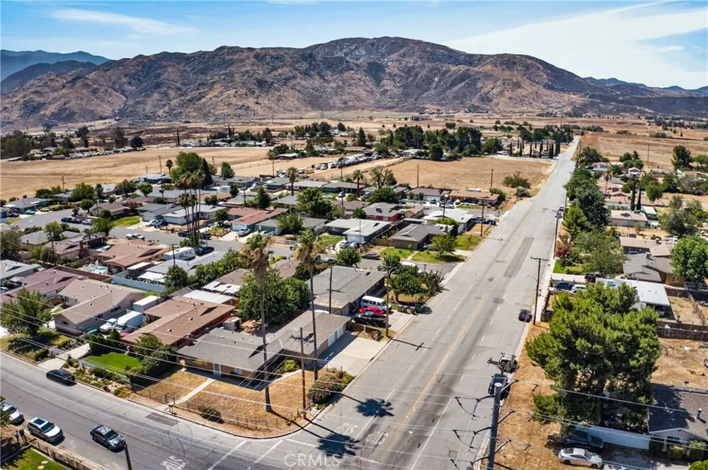 2174 W Lincoln Banning, CA 92220