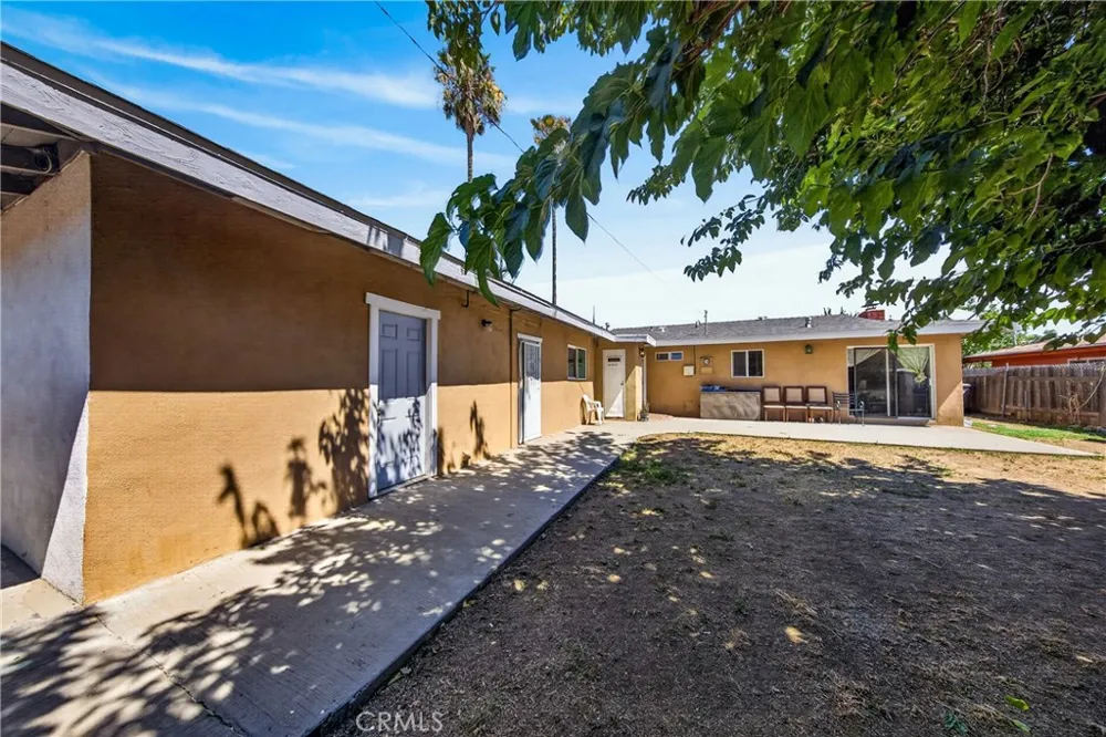 2174 W Lincoln Banning, CA 92220
