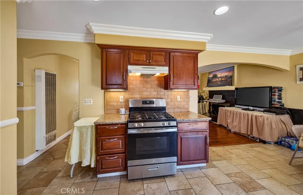 2174 W Lincoln Banning, CA 92220