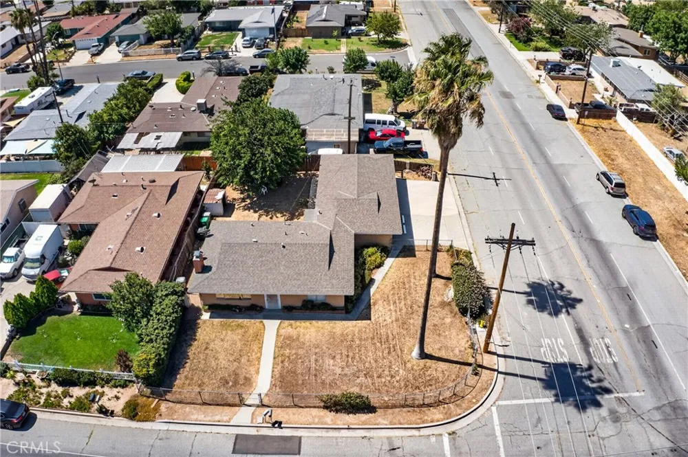 2174 W Lincoln Banning, CA 92220