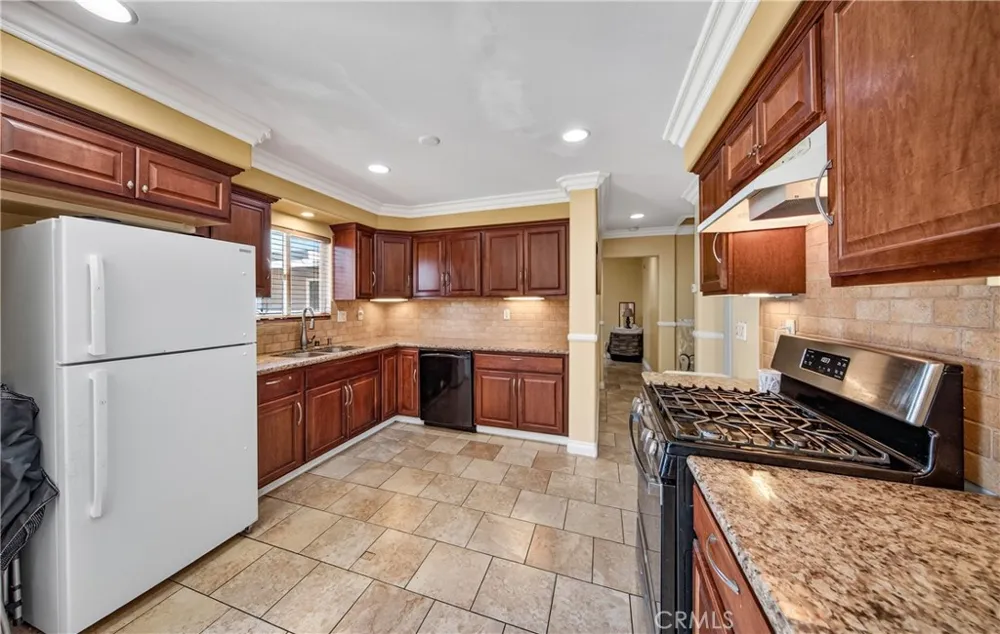 2174 W Lincoln Banning, CA 92220