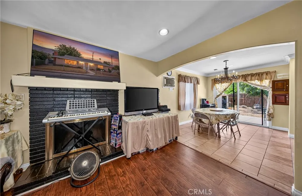 2174 W Lincoln Banning, CA 92220