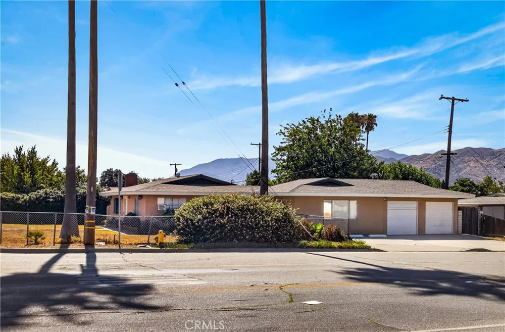 2174 W Lincoln Banning, CA 92220