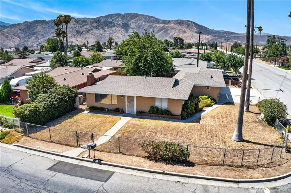 2174 W Lincoln Banning, CA 92220