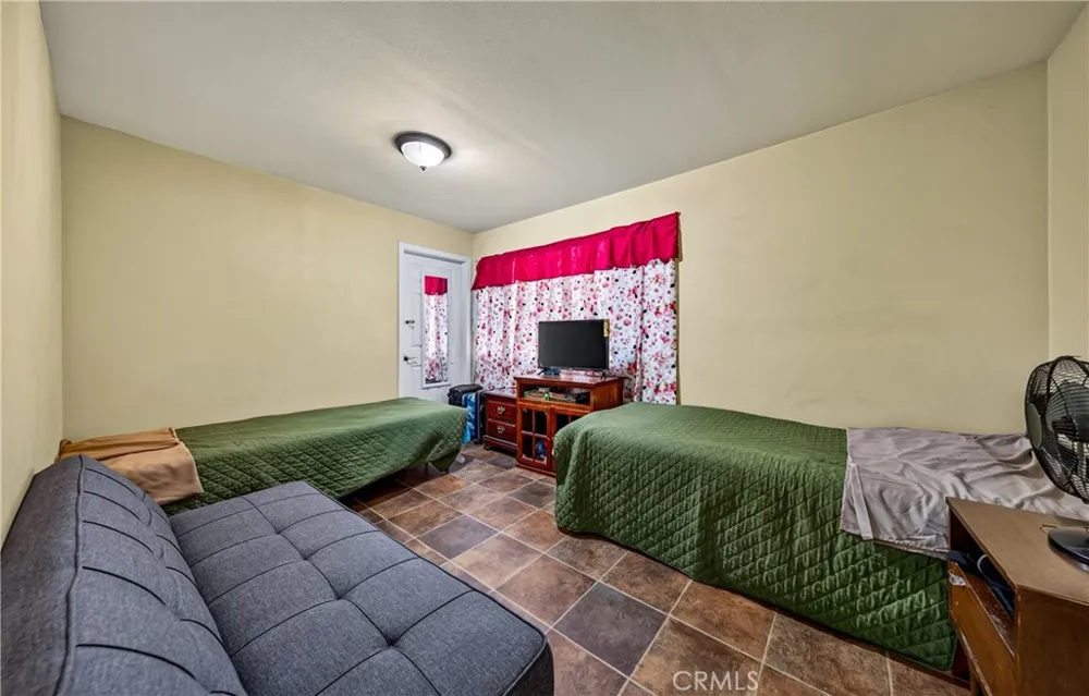 2174 W Lincoln Banning, CA 92220