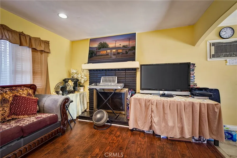 2174 W Lincoln Banning, CA 92220