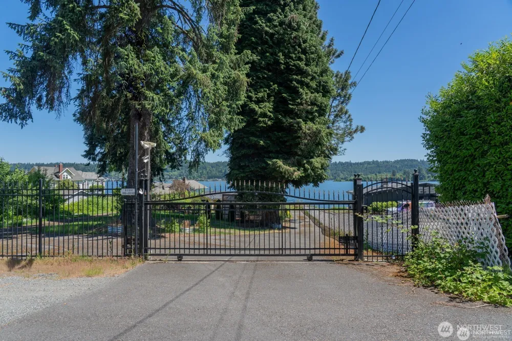 5104 NW Sammamish Road Issaquah, WA 98027