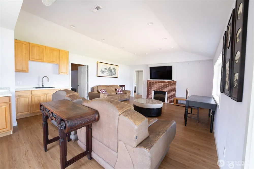 5104 NW Sammamish Road Issaquah, WA 98027