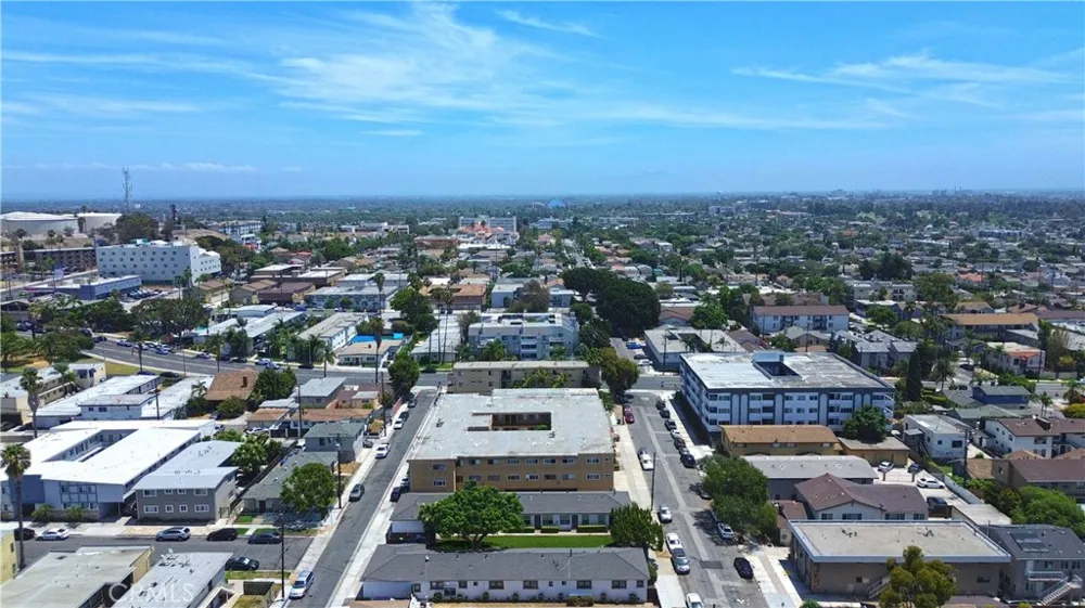 3245 E Wilton Long Beach, CA 90804