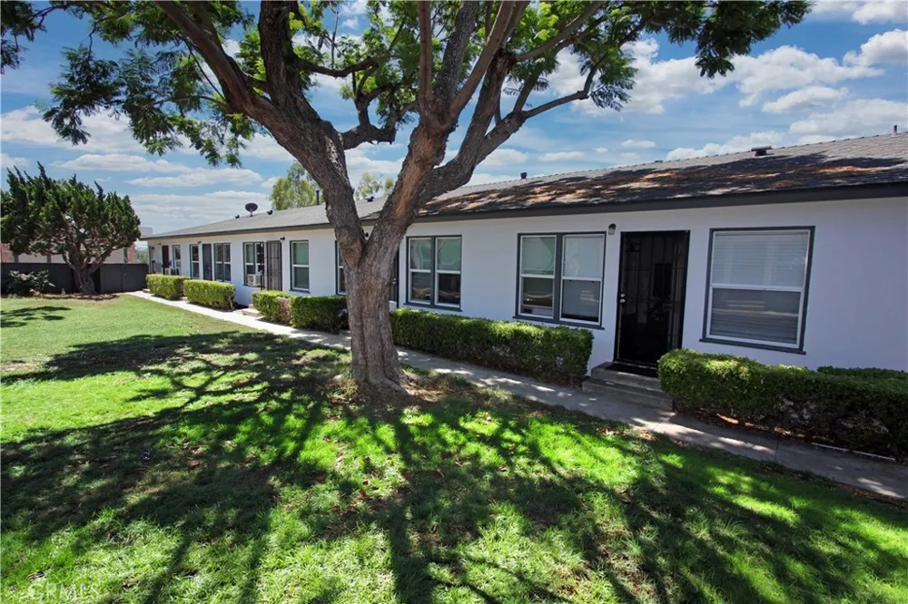 3245 E Wilton Long Beach, CA 90804