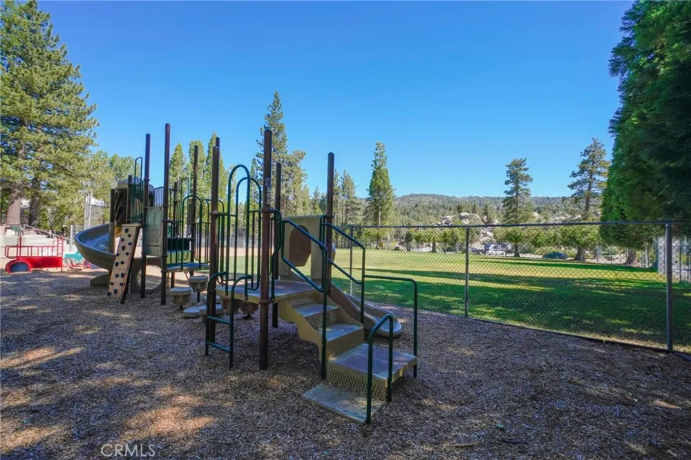 32892 Lone Pine Running Springs, CA 92382