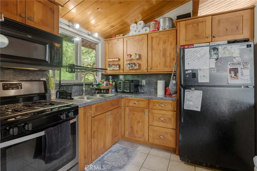 32892 Lone Pine Running Springs, CA 92382