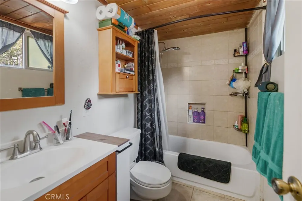 32892 Lone Pine Running Springs, CA 92382