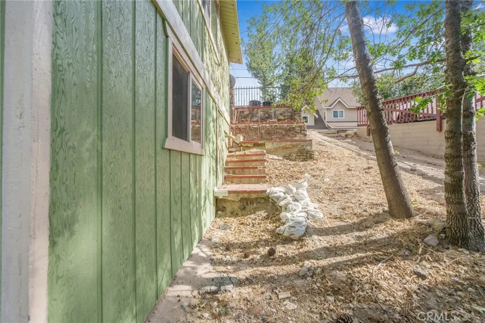 32892 Lone Pine Running Springs, CA 92382