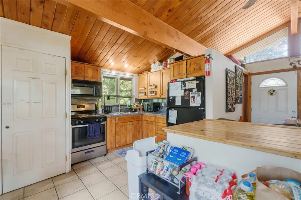 32892 Lone Pine Running Springs, CA 92382