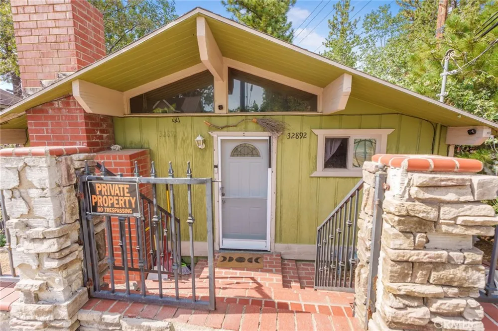 32892 Lone Pine Running Springs, CA 92382
