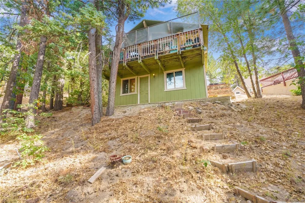 32892 Lone Pine Running Springs, CA 92382