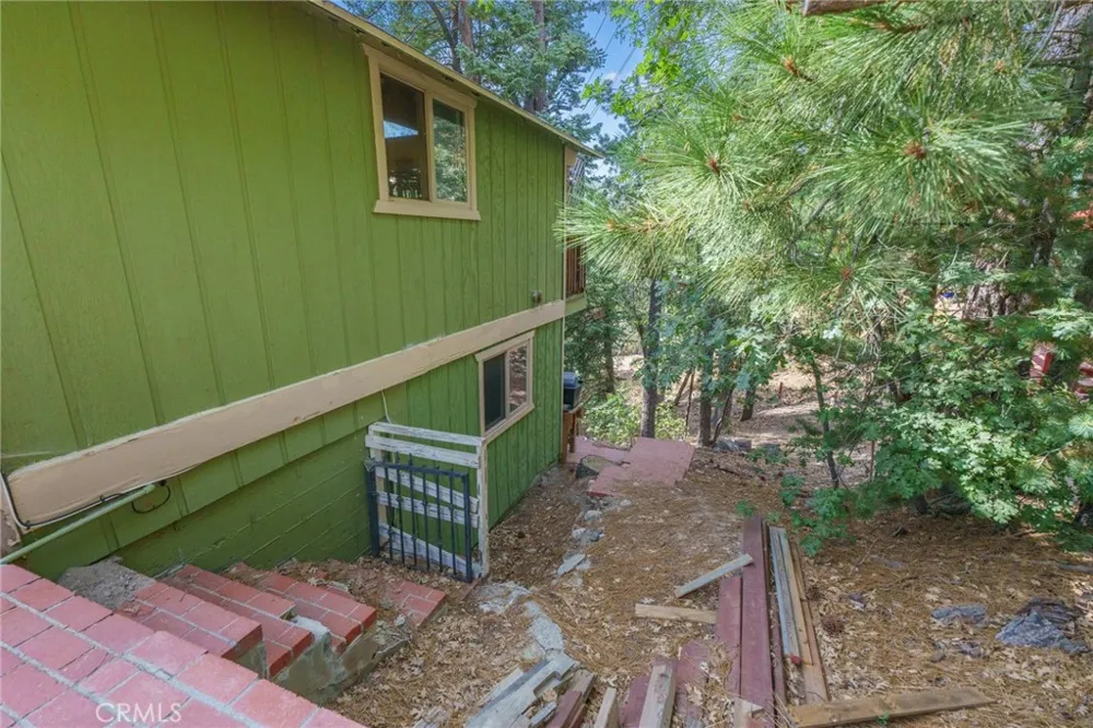 32892 Lone Pine Running Springs, CA 92382