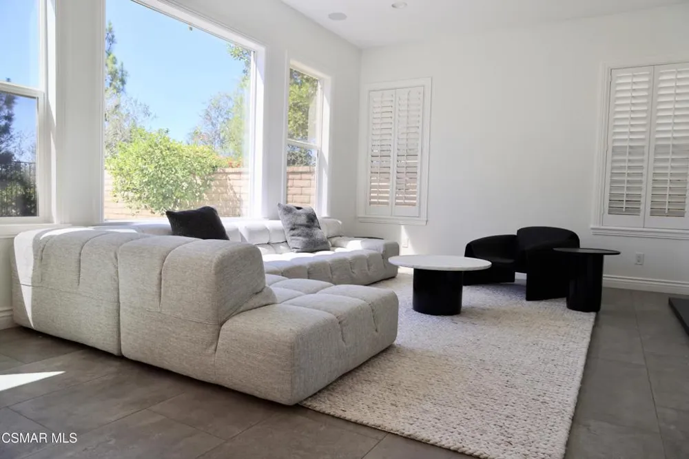6072 Mandeville Place Oak Park, CA 91377