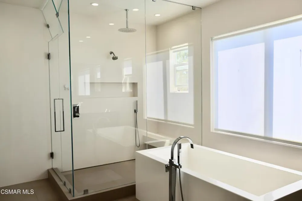 6072 Mandeville Place Oak Park, CA 91377