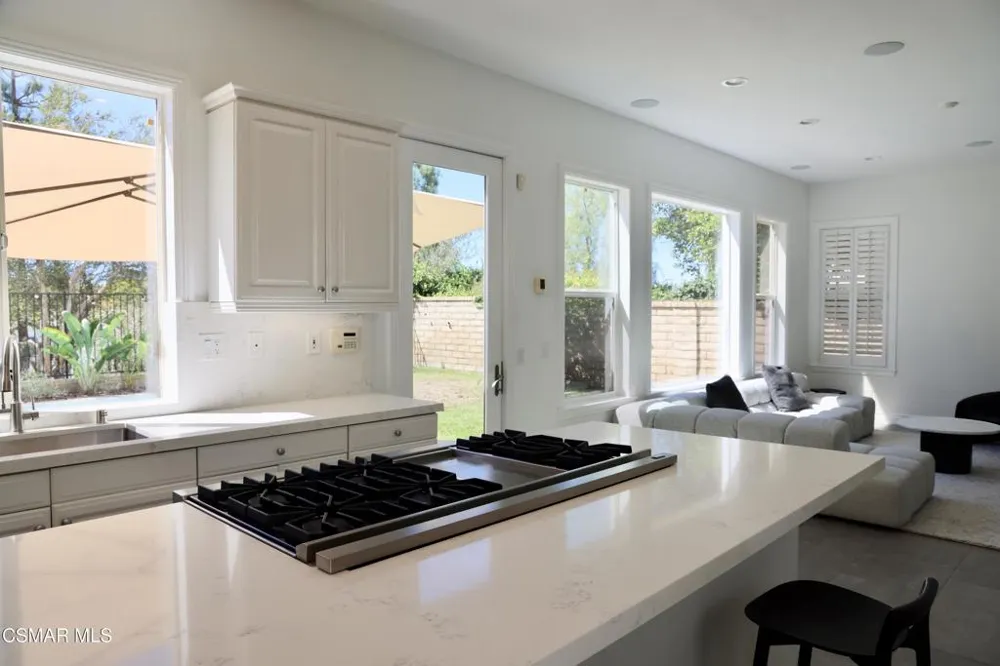 6072 Mandeville Place Oak Park, CA 91377