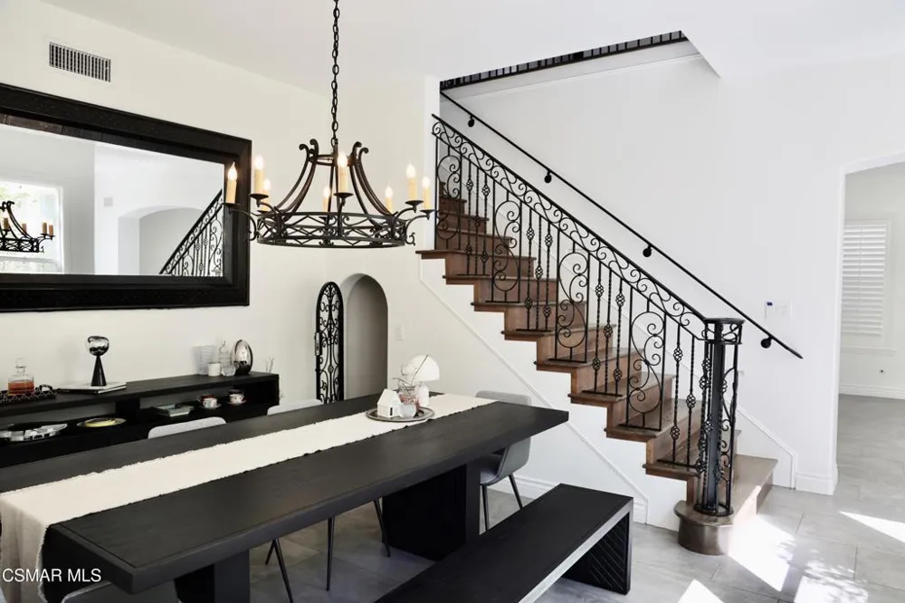 6072 Mandeville Place Oak Park, CA 91377