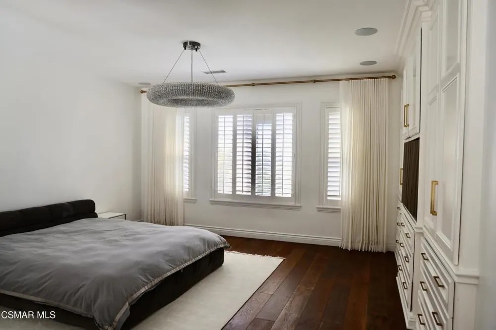 6072 Mandeville Place Oak Park, CA 91377