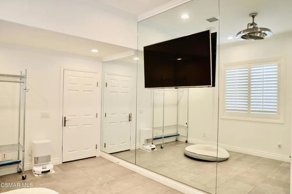 6072 Mandeville Place Oak Park, CA 91377