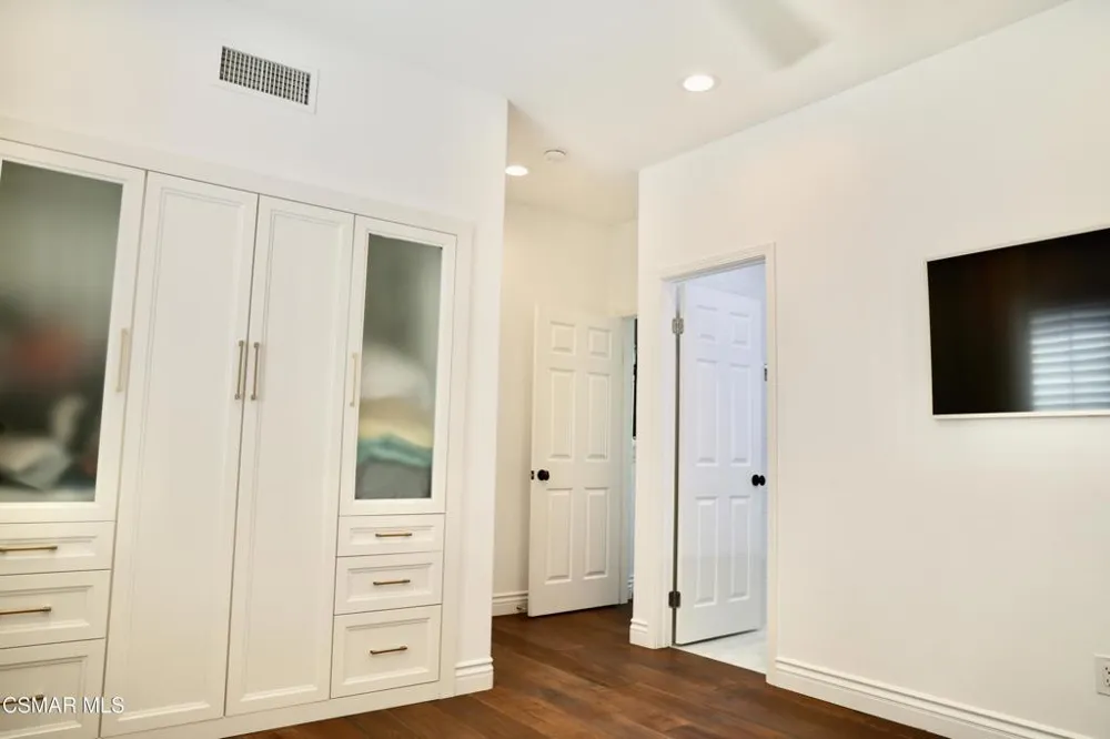6072 Mandeville Place Oak Park, CA 91377